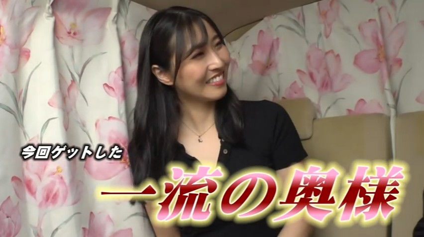 旦那の隣りでオナる奥様！奥まで咥え込むフェラや腰をクネクネ騎乗位で肉棒を味わい性欲開放！ お話し好きな美乳奥様 ゆかりさん43歳