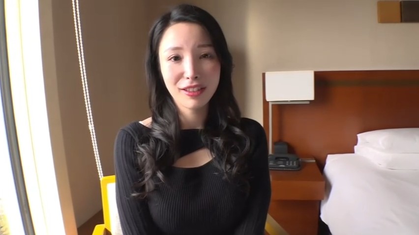 責められたい願望のHカップ人妻美熟女のさよさん(41歳) ~ 開脚座りでパンツを見られるだけで感じ出す